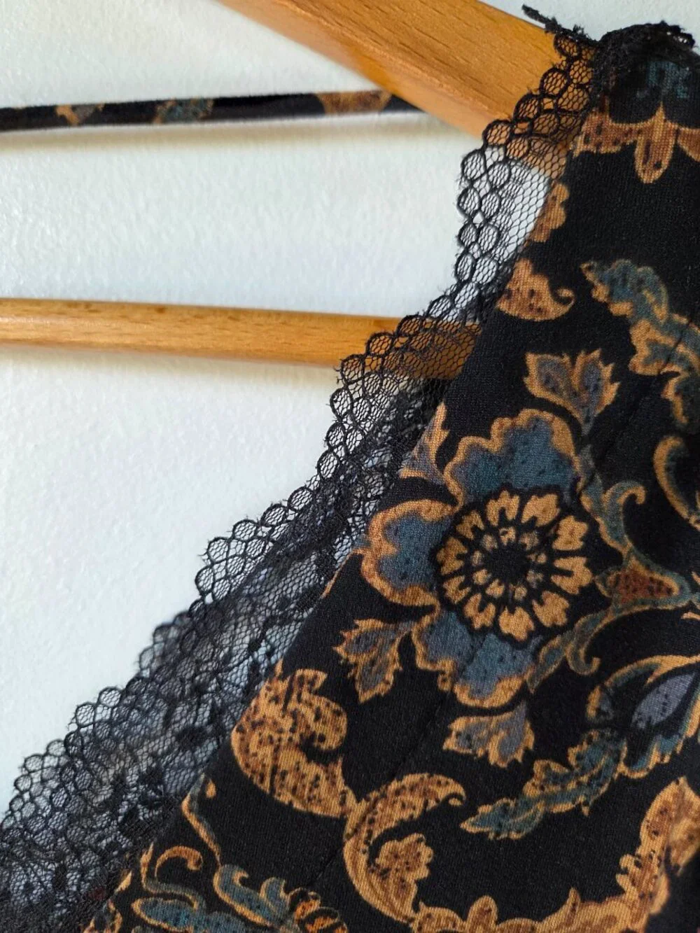 EUC LIKE NEW DAYTRIP DARK ACADEMIA LACED BOHO PRINT LONGSLEEVE TOP SIZE M